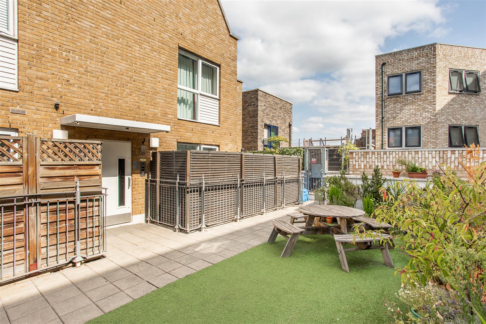 2 bed property in Emerson Building, Bow